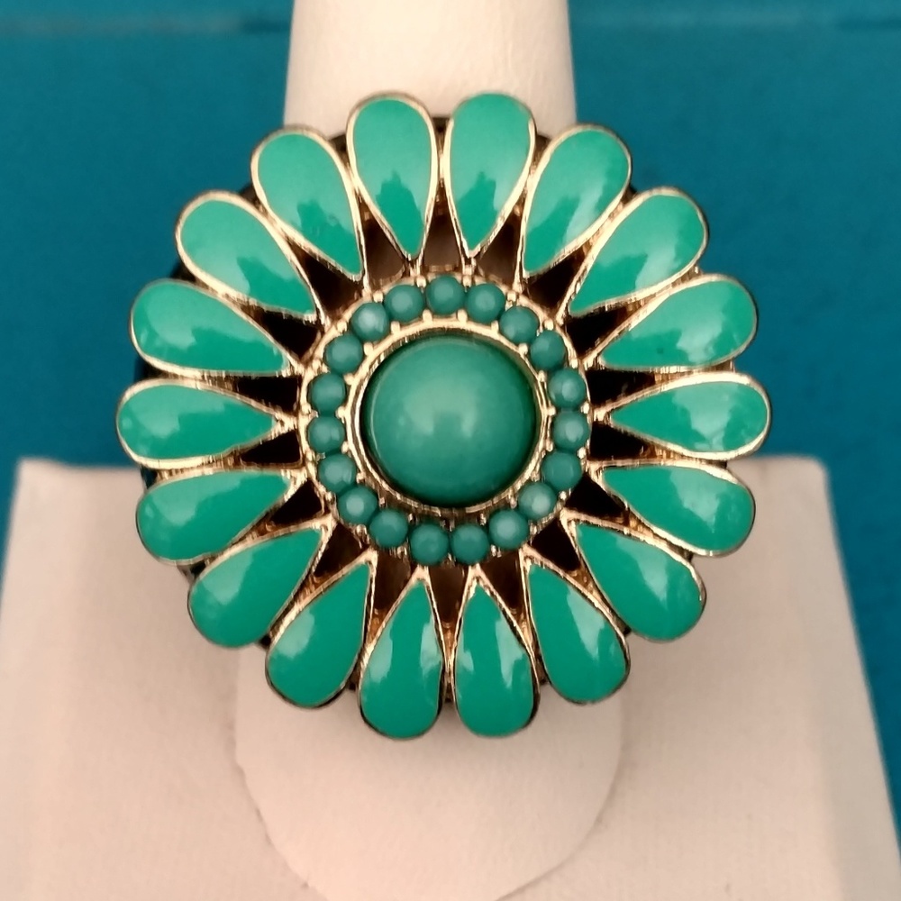 Stretch flower statement ring - Picture 6 of 6